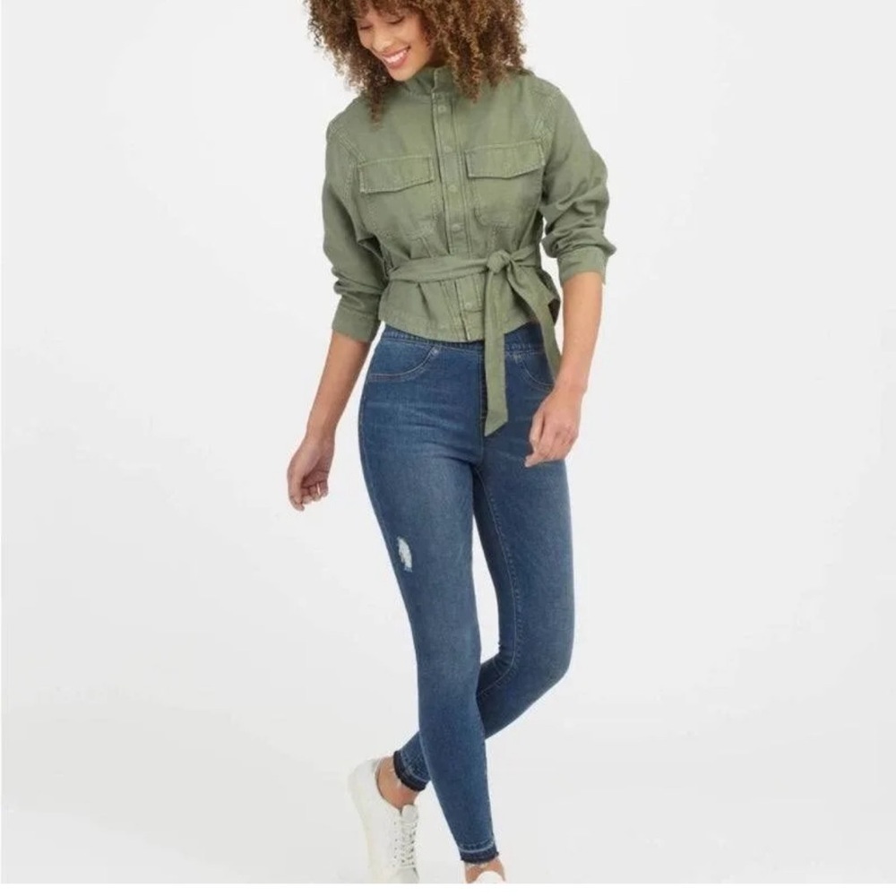 Spanx distressed stretch denim ankle length jeans. Size Medium NWT. - Picture 2 of 3